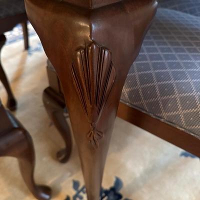 DR524 Queen Anne Style Cherry Dining Table & Chairs