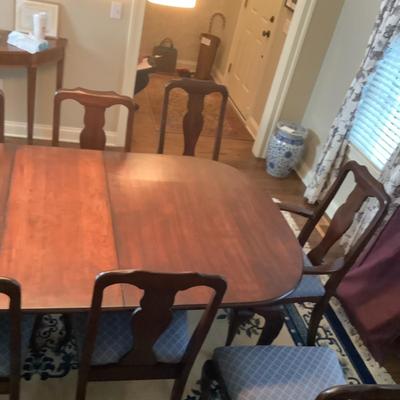 DR524 Queen Anne Style Cherry Dining Table & Chairs