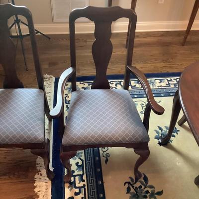 DR524 Queen Anne Style Cherry Dining Table & Chairs