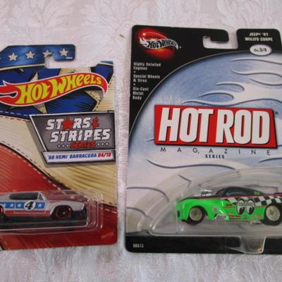 2 Hot Wheels cars