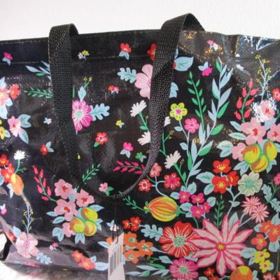 Like New 2 Vera Bradley reusable shopping bags & 3 other shopping bags