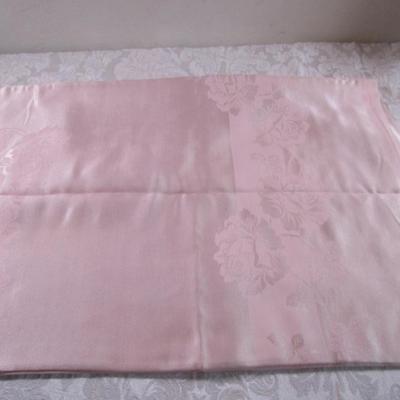 52" x 67" rectangular pink floral design tablecloth