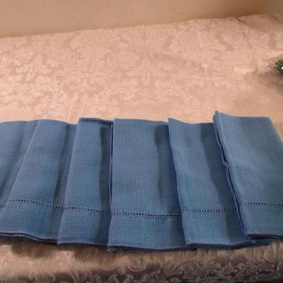 6 blue linen napkins