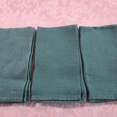 3 green linen napkins