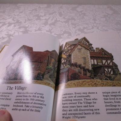 David Winter Collectors' Catalog & cottage cards with descriptions