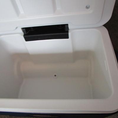 Coleman Xtreme 5.75 qt wheeled cooler