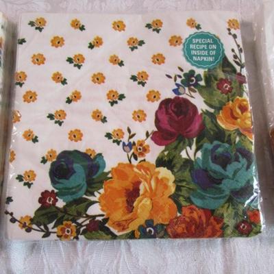 4 pkg printed paper napkins