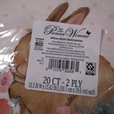 4 pkg printed paper napkins