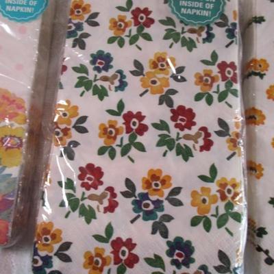 4 pkg printed paper napkins