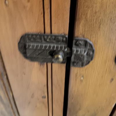 ANTIQUE DRY SINK W/2 CABINET DOORS