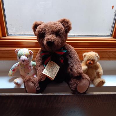 "A BEAR WITH A HEART" A DIANE GARD ORIGINAL, VINTAGE PATCHWORK BEAR AND 1993 TY BEAR