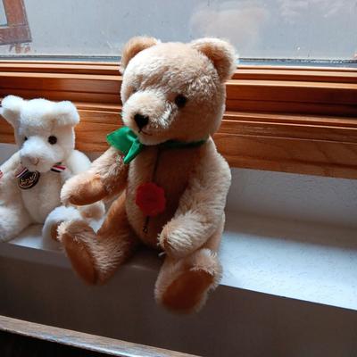 HERMANN TEDDY ORIGINAL BEAR FROM WEST GERMANY AND A GUND BEAR - BOTH FULLY JOINTED