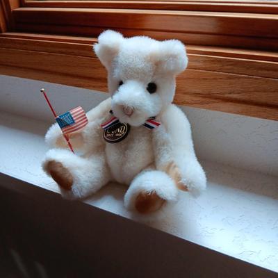 HERMANN TEDDY ORIGINAL BEAR FROM WEST GERMANY AND A GUND BEAR - BOTH FULLY JOINTED