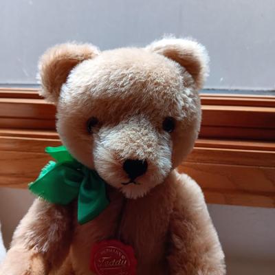 HERMANN TEDDY ORIGINAL BEAR FROM WEST GERMANY AND A GUND BEAR - BOTH FULLY JOINTED