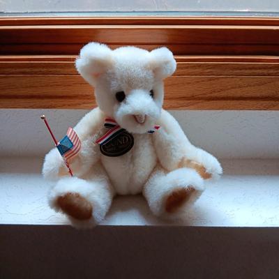 HERMANN TEDDY ORIGINAL BEAR FROM WEST GERMANY AND A GUND BEAR - BOTH FULLY JOINTED