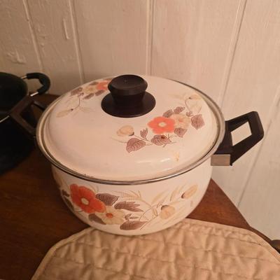Pot lot