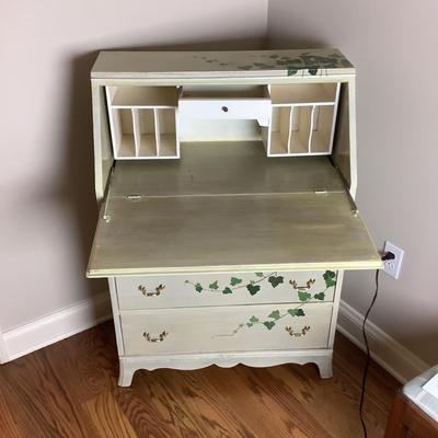 M532 Ivy Hand-Painted Slant Top Dresser