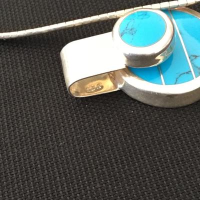 Beautiful vintage, 925 sterling silver Italy chain necklace in 925 sterling silver turquoise Mexico pendant