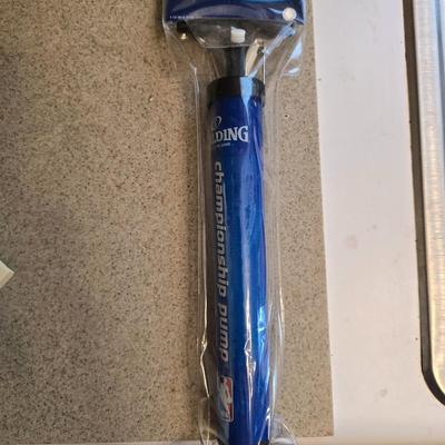 Hand pump
