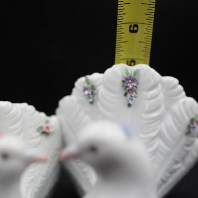 Lladro Kissing Doves with Flowers