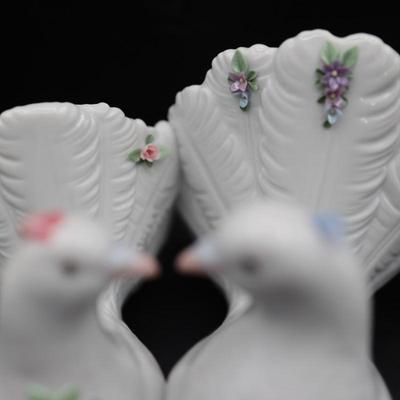 Lladro Kissing Doves with Flowers