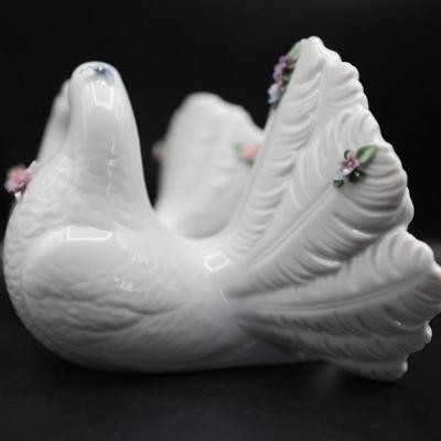 Lladro Kissing Doves with Flowers