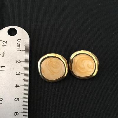 Vintage gold tone, peach swirl enamel clip on earrings