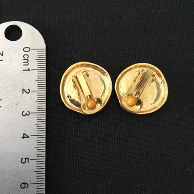 Vintage gold tone, peach swirl enamel clip on earrings