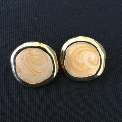 Vintage gold tone, peach swirl enamel clip on earrings