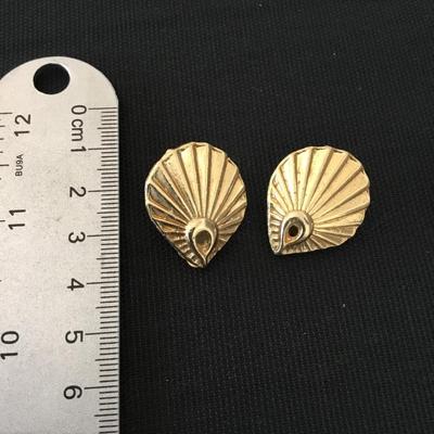 Vintage gold tone clip on earrings