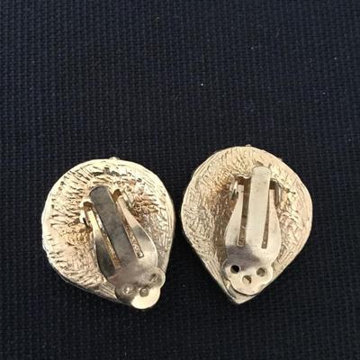 Vintage gold tone clip on earrings