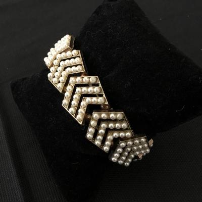 Vintage faux pearl gold tone stretch bracelet