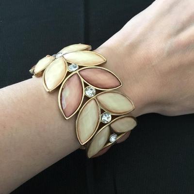 Super cute rhinestone stretch bracelet