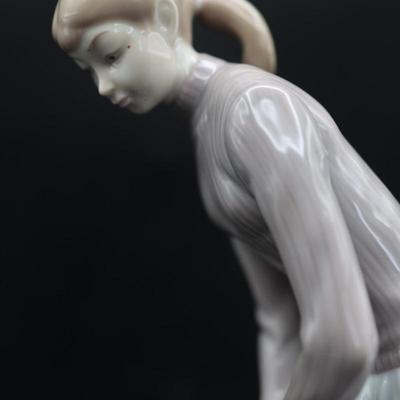 Lladro Figurine "Woman Golf Player"