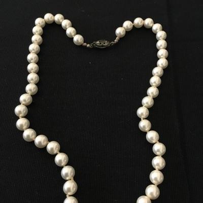 Beautiful, elegant faux , pearl necklace