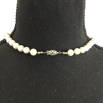 Beautiful, elegant faux , pearl necklace