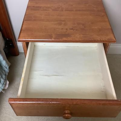 UBL569 Square Pine Nightstand with Drawer