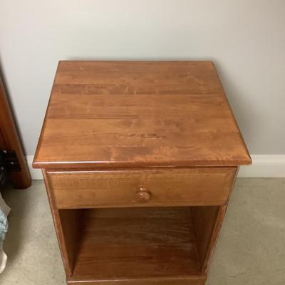 UBL569 Square Pine Nightstand with Drawer