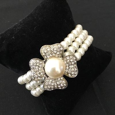 Cute faux pearl, three strand rhinestone flower stretch bracelet