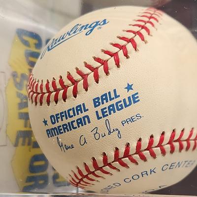 Alfredo Griffin OMLB Signed Autographed Baseball In Collectors Case