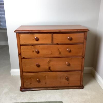 UBL572 Antique Pine Cottage 5 Drawer Dresser
