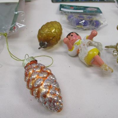 Assortment Of Christmas Decor Ornaments Lighted Table Top Christmas Tree Lot 5