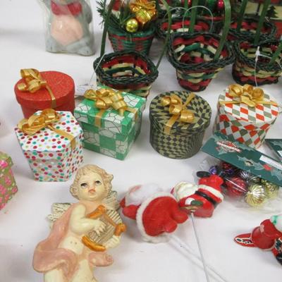 Assortment Of Christmas Decor Ornaments Lighted Table Top Christmas Tree Lot 5
