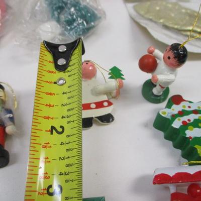 Assortment Of Christmas Decor Ornaments Lighted Table Top Christmas Tree Lot 5
