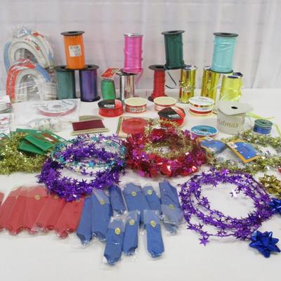Curling Ribbon New & Used Holiday Trimmings Garland Ribbon To Make Bows Lillian Vernon Pleated Lanterns Lot 7