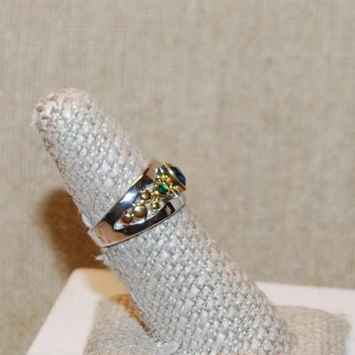 Size 7¼ Blue Trillion Cut Main Stone Ring with 2 Tone Accent on a Silver Band (4.2g)