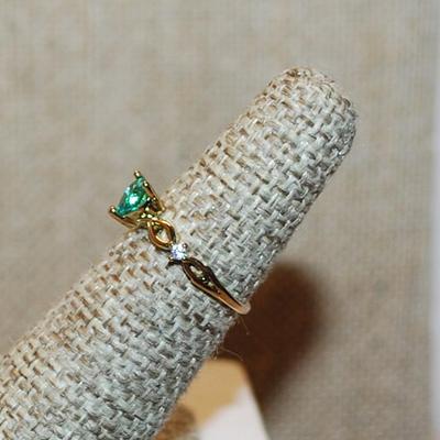 Size 5 Delicate BLUE/GREEN HEART Ring with Loops and Single Clear Stone Accents on a Gold Tone Band (1.1g)