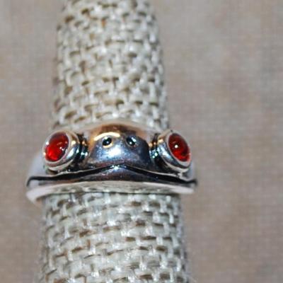 Size 5-6 Marked .925 Red Eyed Frog Ring on a Silver "Adjustable" Band (4.2g)