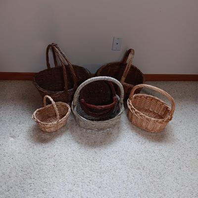 AN ASSORTMENT OF BASKETS (2)