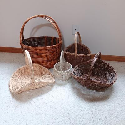 AN ASSORTMENT OF BASKETS (3)